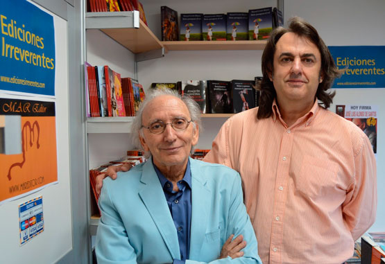 José Luis Alonso de Santos firmó ejemplares de su nuevo libro Microteatro