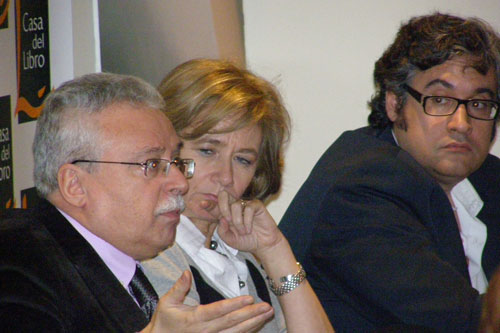 Leguina con Pilar Cernuda y Juan Manuel de Prada