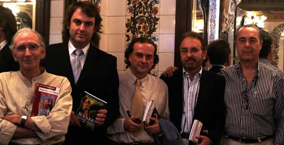 El autor de Ediciones Irreverentes Luis Alberto de Cuenca, ganador del Premio Nacional de Poesía